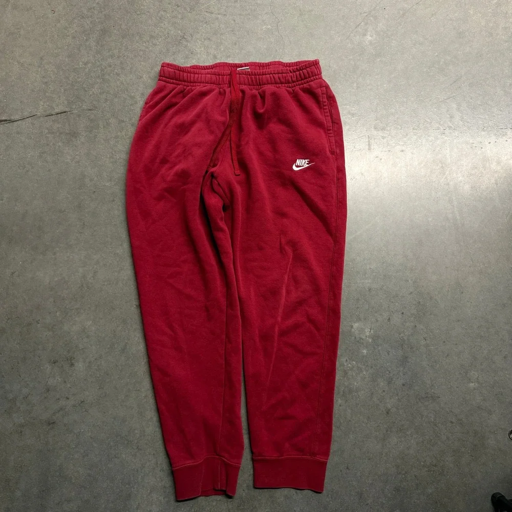 Nike Sportswear Club Fleece Joggers Red Mens Large Sweatpants BV2671-657